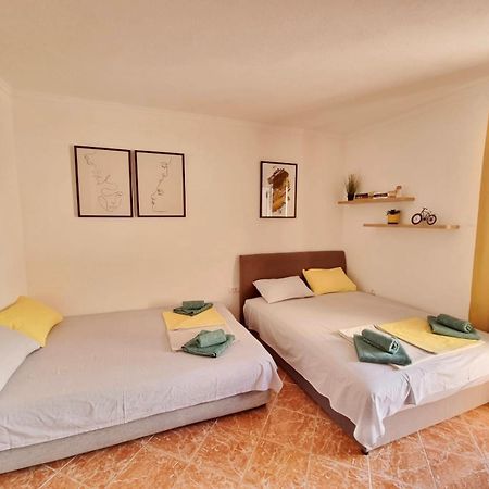 Studio Apartman Na Plazi Rafailovici Esterno foto